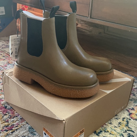 Zara flat leather chelsea ankle boots in khaki green - EU 36 / US 6 chunky sole - Picture 3 of 8